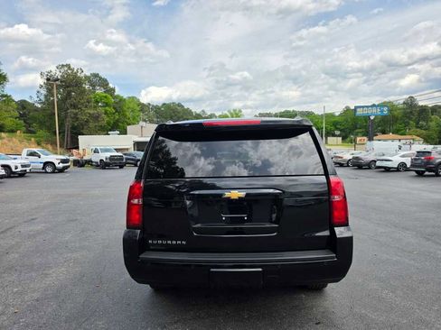Used 2017 Chevrolet Suburban LT image 4