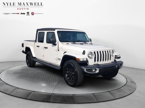 Used 2023 Jeep Gladiator Overland AWD/4WD image 2