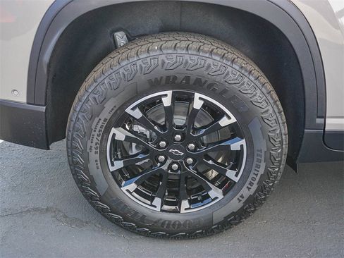 New 2026 Chevrolet Traverse Z71 w/ Enhanced Driving Package image 8