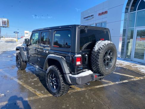 Used 2025 Jeep Wrangler Willys image 3