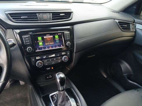 Used 2018 Nissan Rogue SL FWD image 20