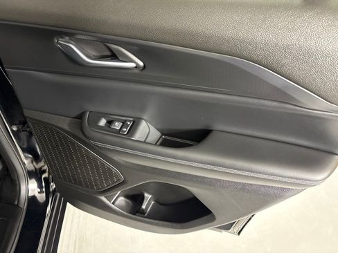 Used 2024 Jeep Grand Cherokee Altitude AWD/4WD image 18