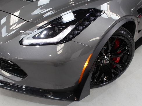 Used 2015 Chevrolet Corvette Z06 w/ Z07 Performance Package RWD image 8