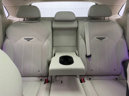 Used 2024 Bentley Bentayga image 42