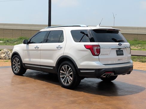 Used 2019 Ford Explorer Platinum AWD/4WD image 4