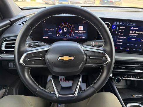 Used 2025 Chevrolet Traverse LT w/ Driver Confidence Package FWD image 25
