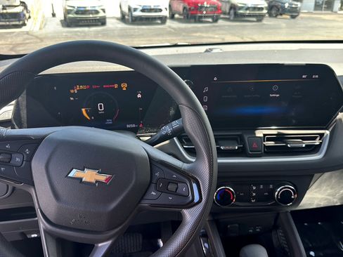 Used 2024 Chevrolet TrailBlazer LS w/ LS Convenience Package FWD image 12
