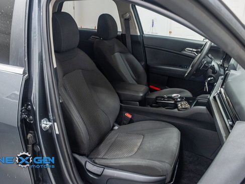Used 2024 Kia Sportage LX image 42