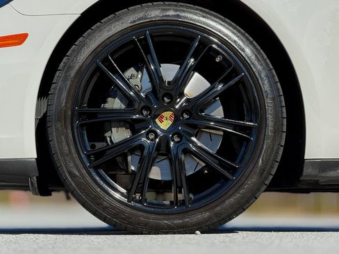 Used 2018 Porsche Panamera 4S image 17