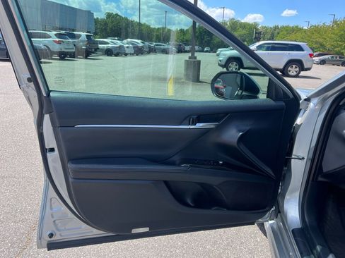 Used 2022 Toyota Camry XSE FWD image 33