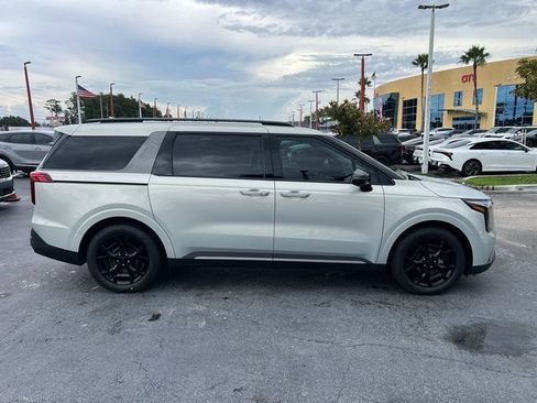 New 2026 Kia Carnival SX w/ SX Dark Edition Package FWD image 5