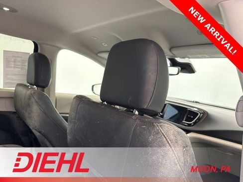 Used 2019 Chrysler Pacifica Touring-L w/ Advanced Safetytec Group FWD image 13