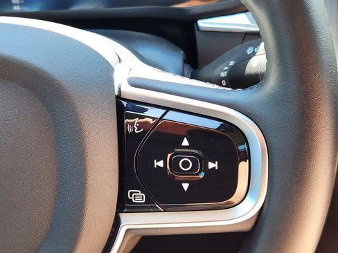Certified 2025 Volvo XC60 B5 Plus AWD/4WD image 33