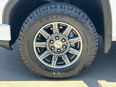 Used 2024 GMC Sierra 1500 AT4 w/ Technology Package AWD/4WD image 32