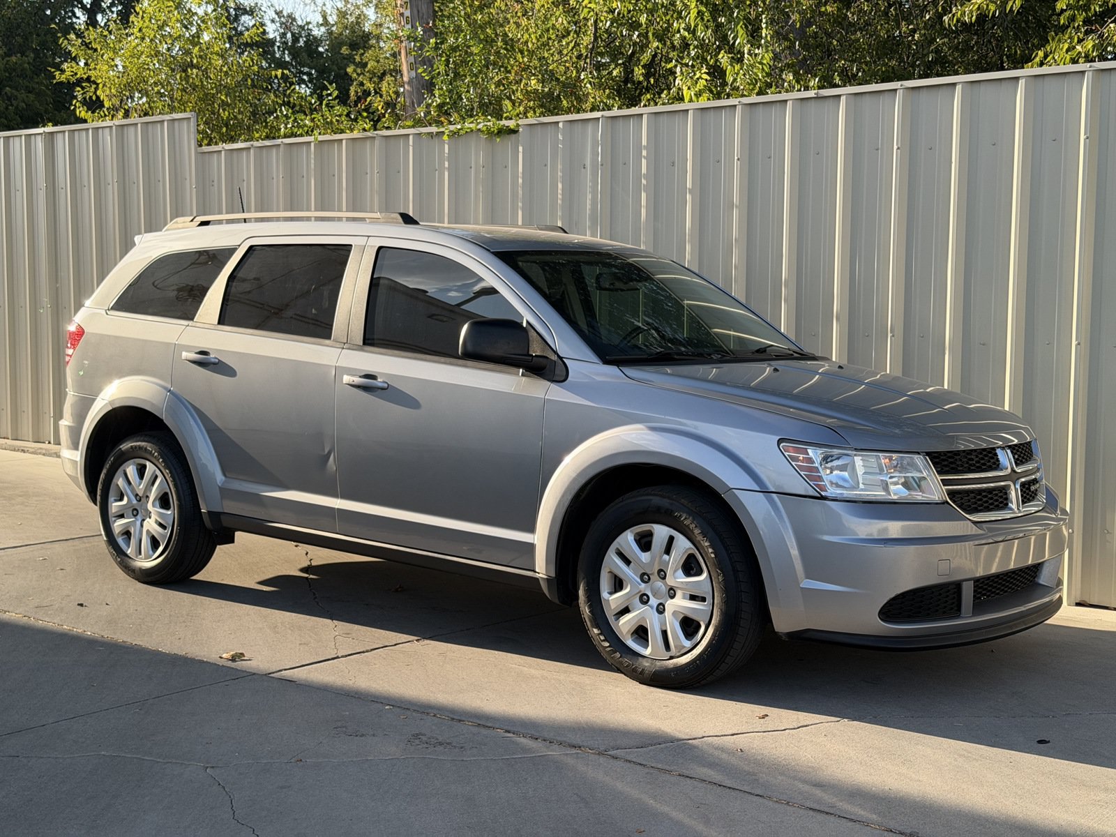 Used 2020 Dodge Journey SE w/ SE Popular Equipment Group FWD image 3
