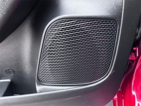 Used 2025 Chrysler Pacifica Select image 14