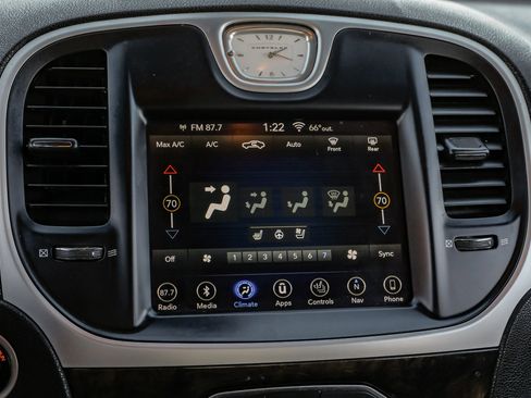 Used 2019 Chrysler 300 Limited image 34