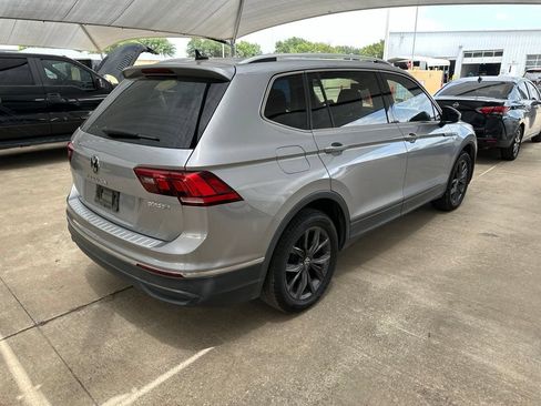 Used 2023 Volkswagen Tiguan SE w/ Panoramic Sunroof Package FWD image 4