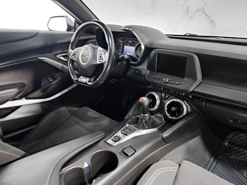 Used 2022 Chevrolet Camaro LT RWD image 3