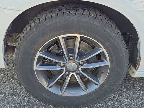 Used 2017 Dodge Grand Caravan SXT image 5