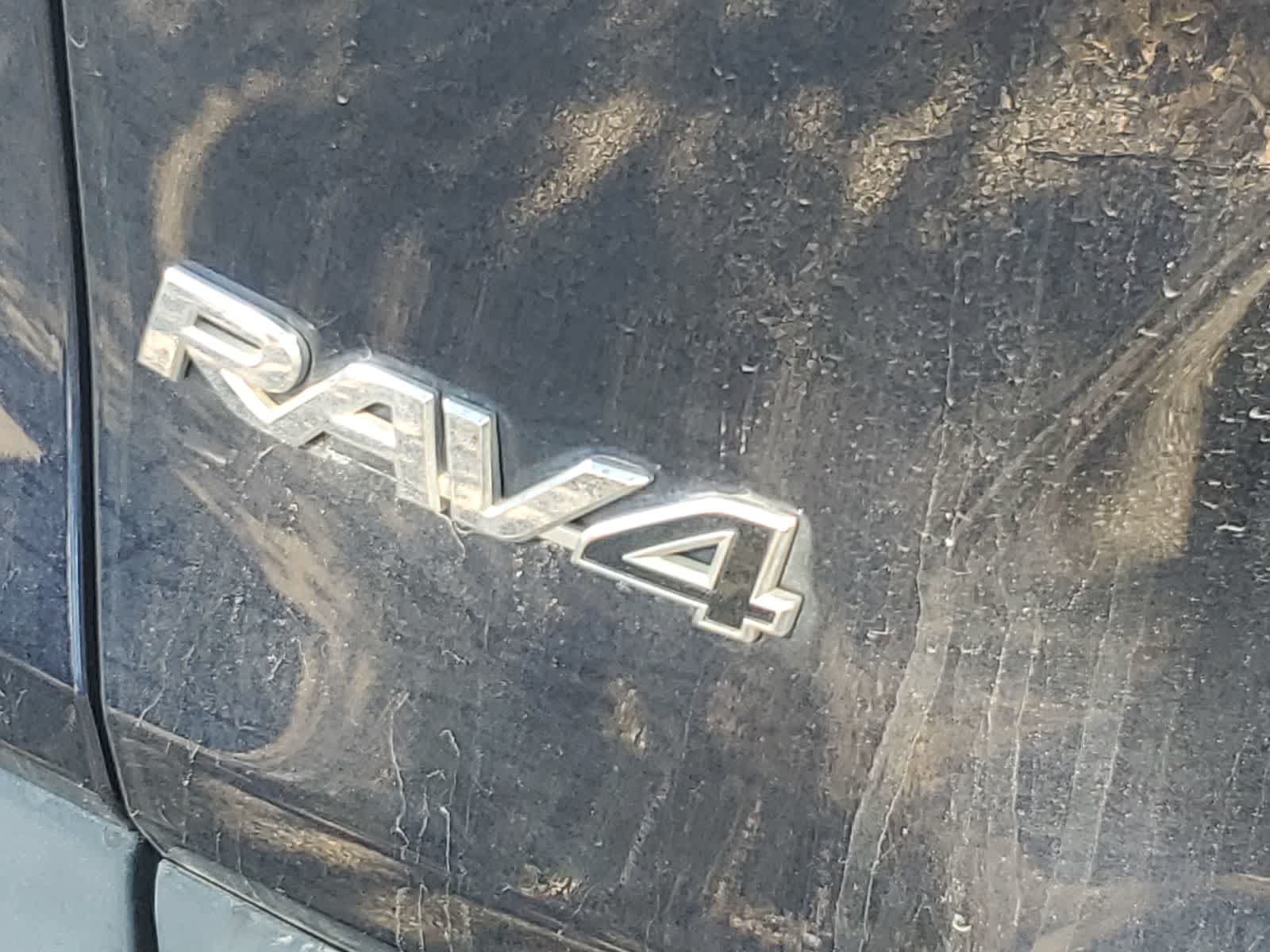 Used 2019 Toyota RAV4 XLE Premium FWD image 10