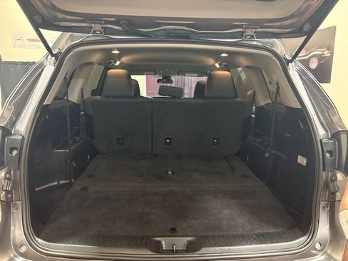 Used 2018 Toyota Highlander LE AWD/4WD image 29