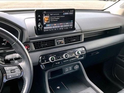Certified 2025 Honda Pilot Touring image 15