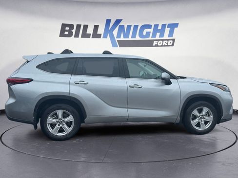 Used 2023 Toyota Highlander LE image 6