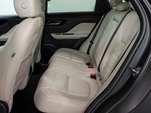 Used 2020 Jaguar F-PACE Prestige image 12