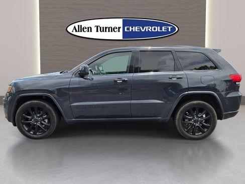 Used 2017 Jeep Grand Cherokee Altitude AWD/4WD image 10
