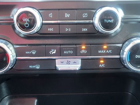 Used 2022 Ford F150 Lightning XLT AWD/4WD image 34