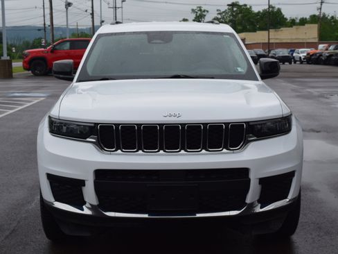 Used 2024 Jeep Grand Cherokee L Laredo AWD/4WD image 3