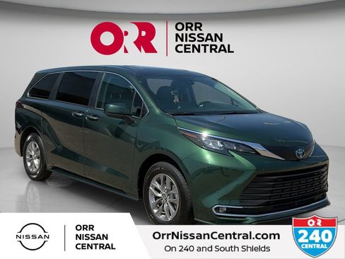 Used 2024 Toyota Sienna XLE FWD image 3