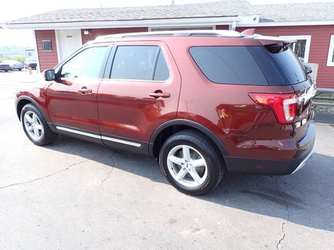 Used 2016 Ford Explorer XLT w/ Equipment Group 202A AWD/4WD image 4