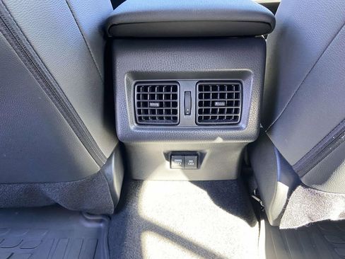 Used 2025 Toyota Camry SE image 18