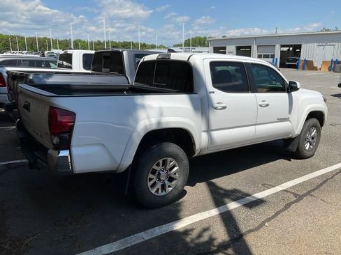 Used 2018 Toyota Tacoma SR5 RWD image 5