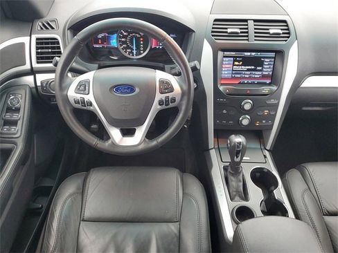 Used 2014 Ford Explorer XLT w/ Equipment Group 202A image 19