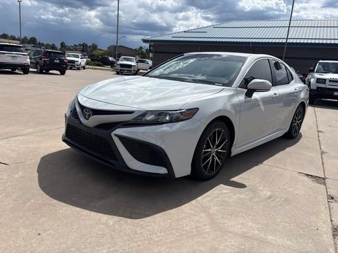 Used 2022 Toyota Camry SE w/ Cold Weather Package AWD/4WD image 2