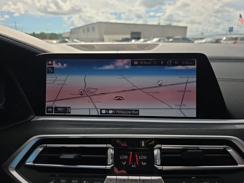 Used 2020 BMW X7 xDrive40i w/ Premium Package AWD/4WD image 24