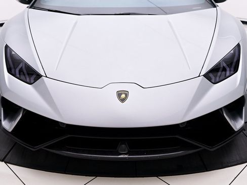 Used 2018 Lamborghini Huracan Performante image 25