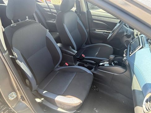 Used 2025 Nissan Versa SV FWD image 33