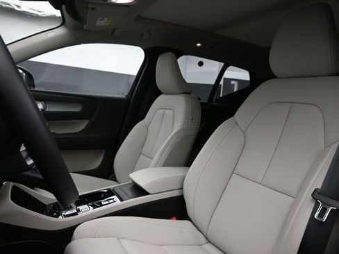 New 2026 Volvo XC40 B5 Plus w/ Climate Package AWD/4WD image 10