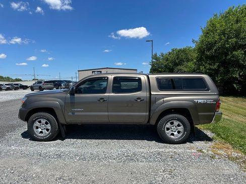 Used 2015 Toyota Tacoma 4x4 Double Cab w/ TRD Off-Road Package image 5