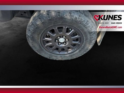 Used 2022 Chevrolet Colorado ZR2 w/ Colorado ZR2 Bison Edition AWD/4WD image 13