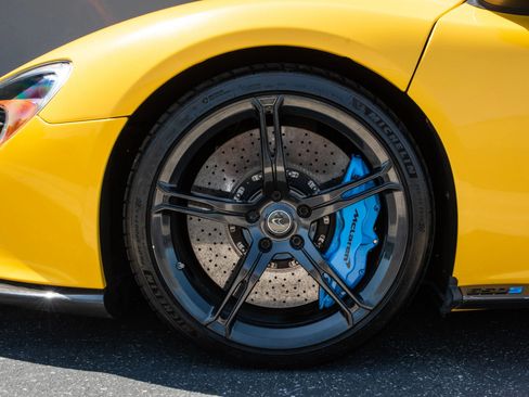 Used 2015 McLaren 650S Spider image 34