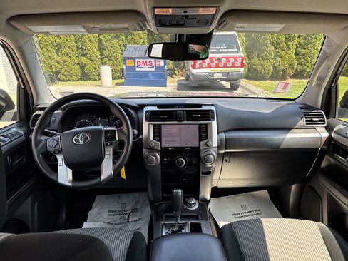Used 2020 Toyota 4Runner SR5 AWD/4WD image 15