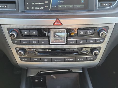 Used 2018 Genesis G80 3.8 w/ Option Group 03 image 34