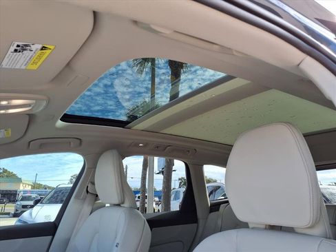 Certified 2023 Volvo XC60 B5 Plus w/ Protection Package Premier image 24