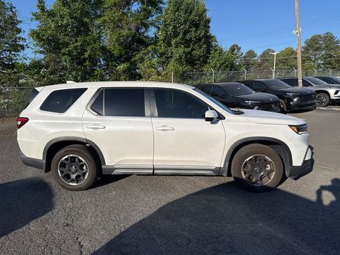 Used 2025 Honda Pilot EX-L image 8