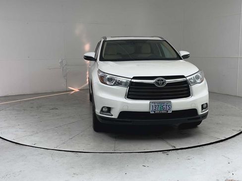 Used 2014 Toyota Highlander Limited Platinum AWD/4WD image 7